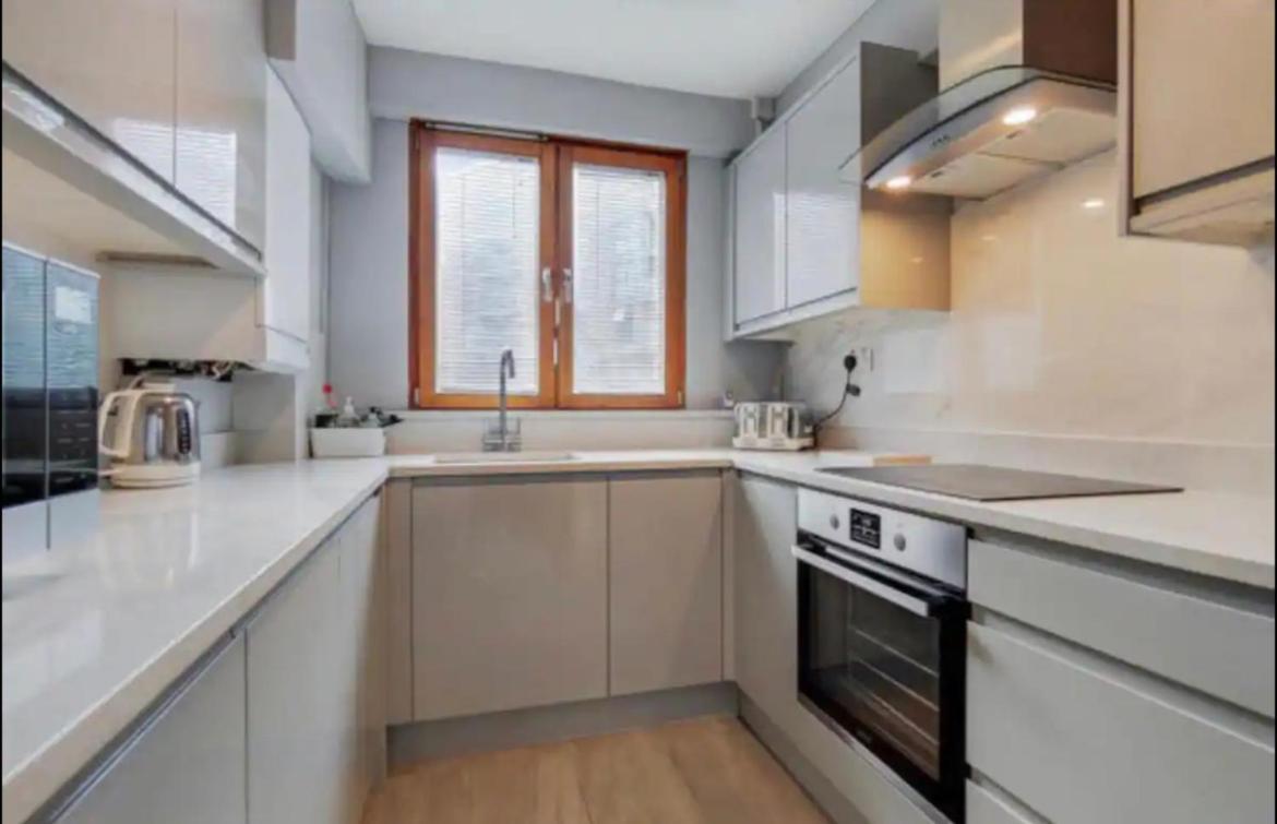 Stylish 3 Bed Flat In Greenwich London